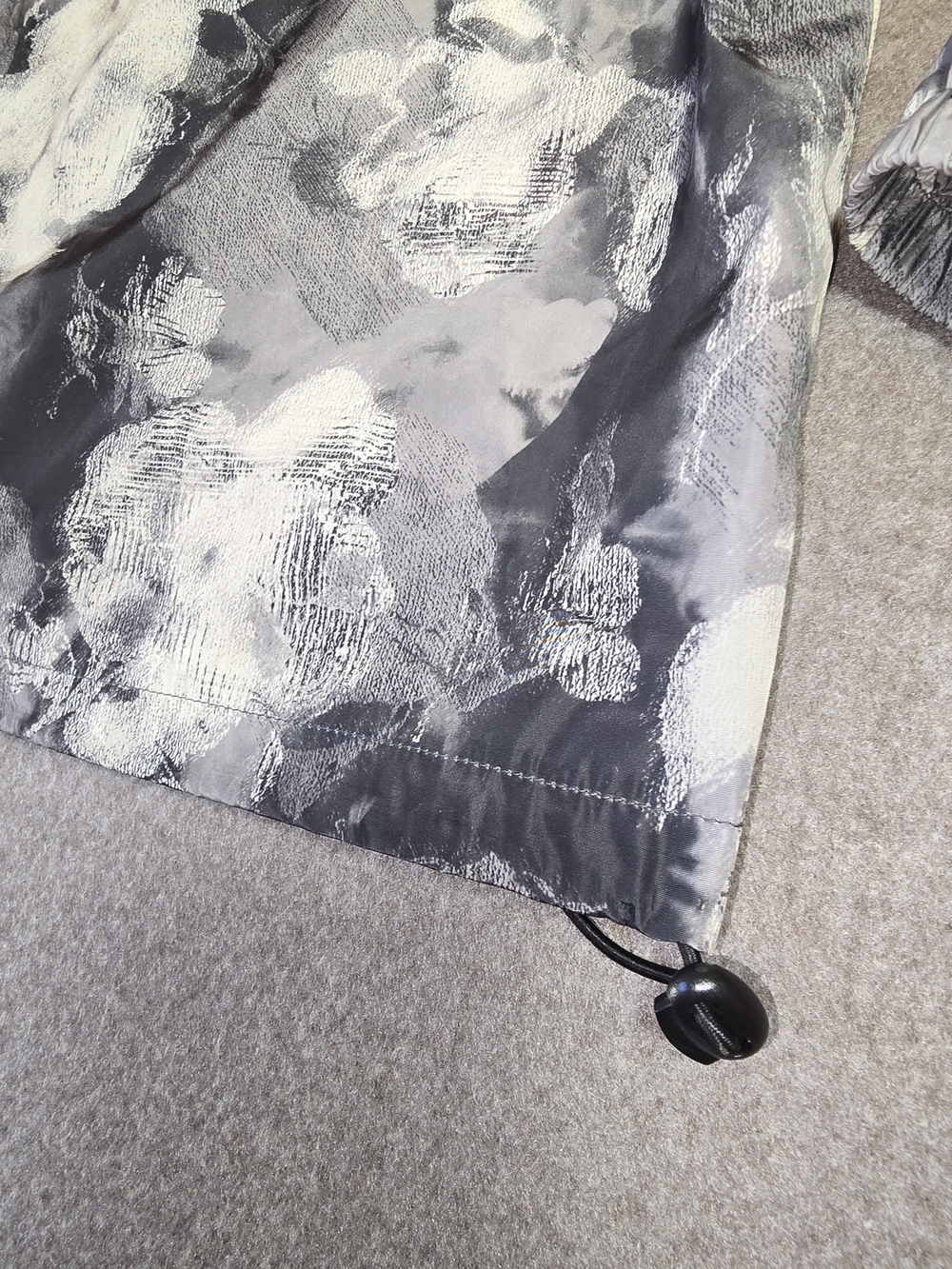 Original Use Gray & White Floral Windbreaker Medium - Picture 10 of 16